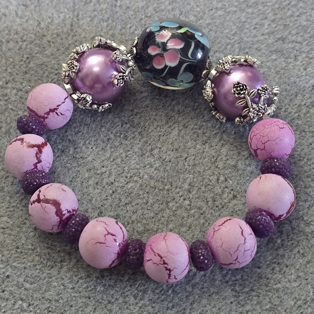 Chic Floral Beaded Bracelet in Purple and Pink